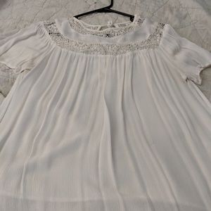 Short sleeve white top